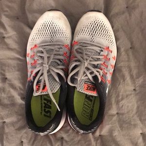 Women’s Nike zooms size 8.5